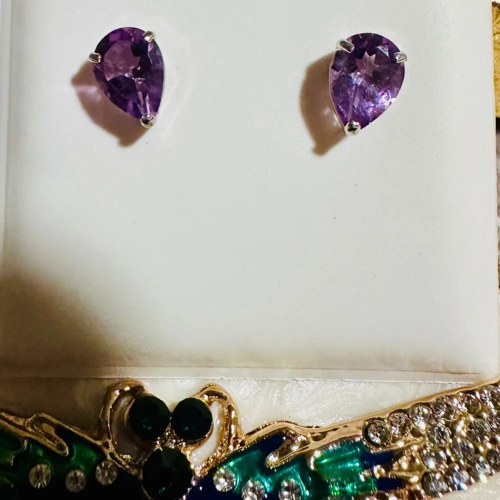 14k solid white gold & 1.94 carats Pear Shaped genuine amethyst earrings - Picture 5 of 12